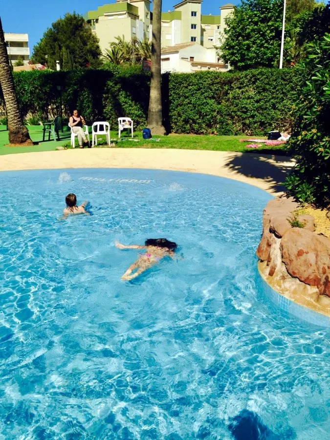 Disfrutando de la piscina